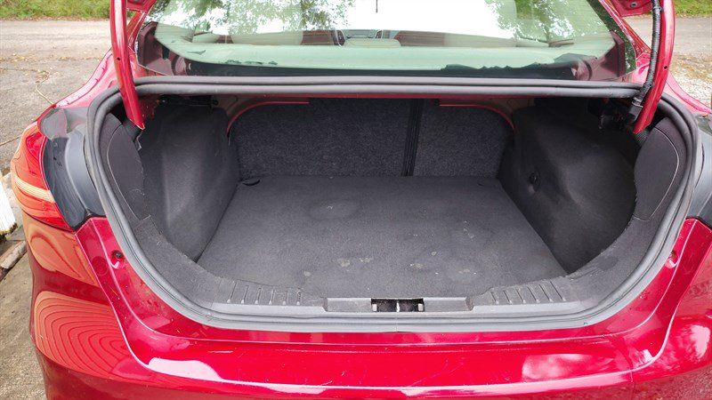 Used 2015 Ford Focus SE w/ SE Sport Package FWD image 10