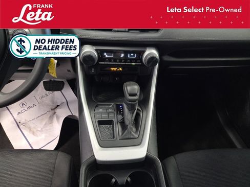 Used 2019 Toyota RAV4 LE FWD image 9