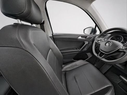 Used 2020 Volkswagen Tiguan SE AWD/4WD image 17