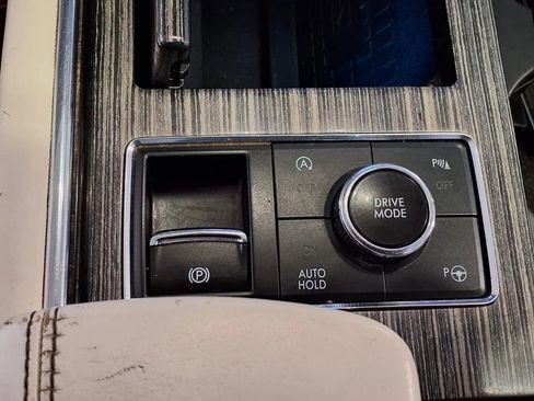 Used 2020 Lincoln Navigator Black Label w/ Cargo Convenience Package image 27