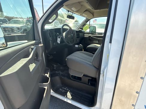 New 2025 GMC Savana 3500 w/ Power Convenience Package RWD image 31