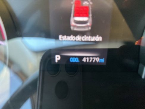 Used 2022 Toyota Highlander LE image 10