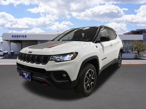 Used 2025 Jeep Compass Trailhawk AWD/4WD image 7