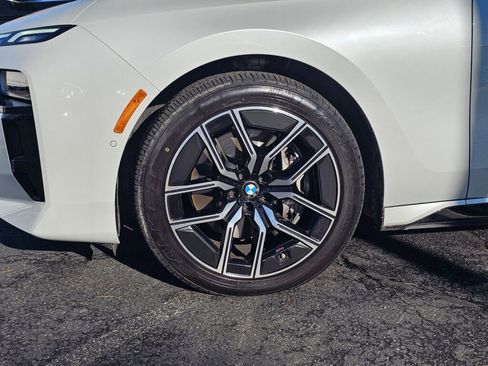 Used 2024 BMW 740i xDrive image 9