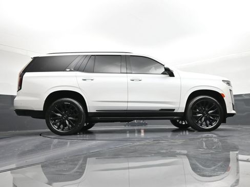 Used 2022 Cadillac Escalade Premium Luxury AWD/4WD image 25