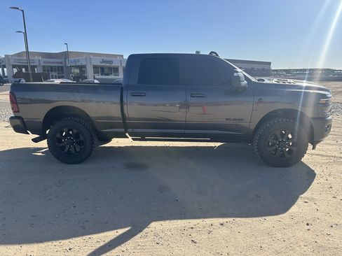 Used 2025 RAM 3500 Laramie AWD/4WD image 9