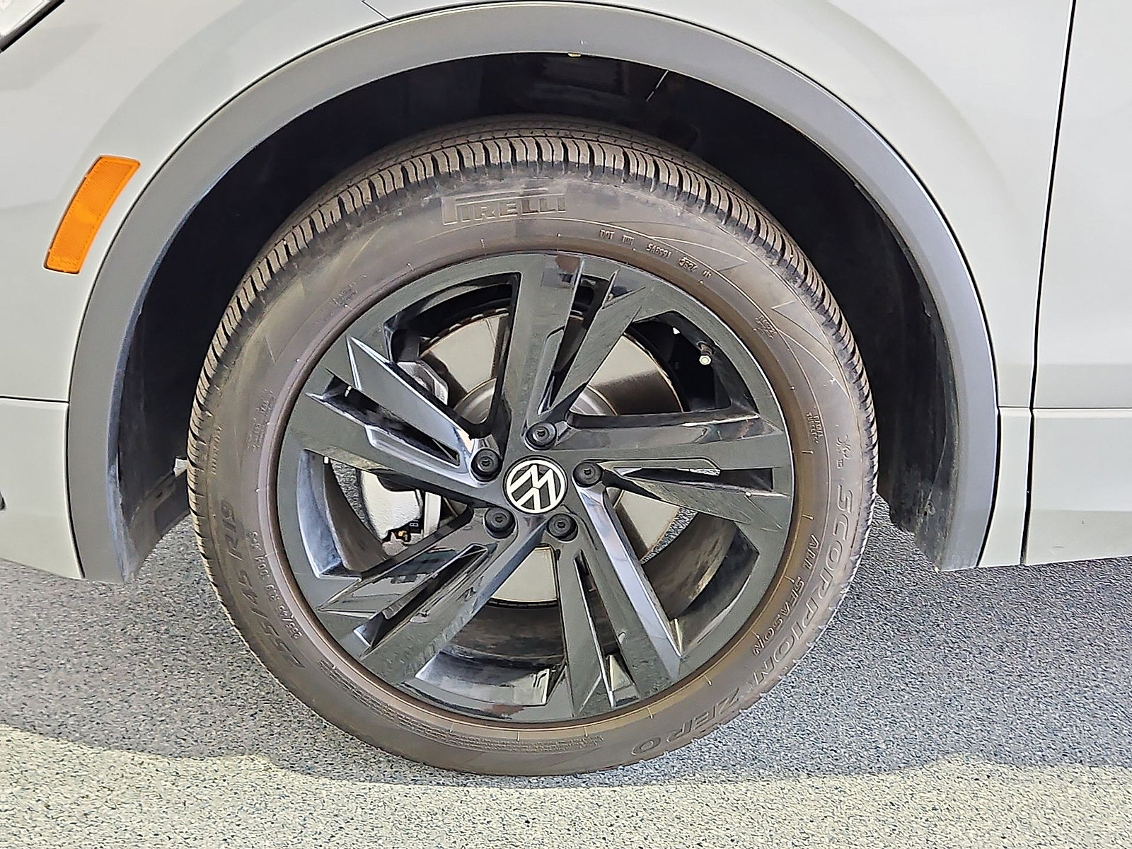 Certified 2024 Volkswagen Tiguan SE R-Line w/ MDO Package, Three-Row FWD image 11