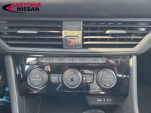 Used 2024 Volkswagen Jetta SE image 40