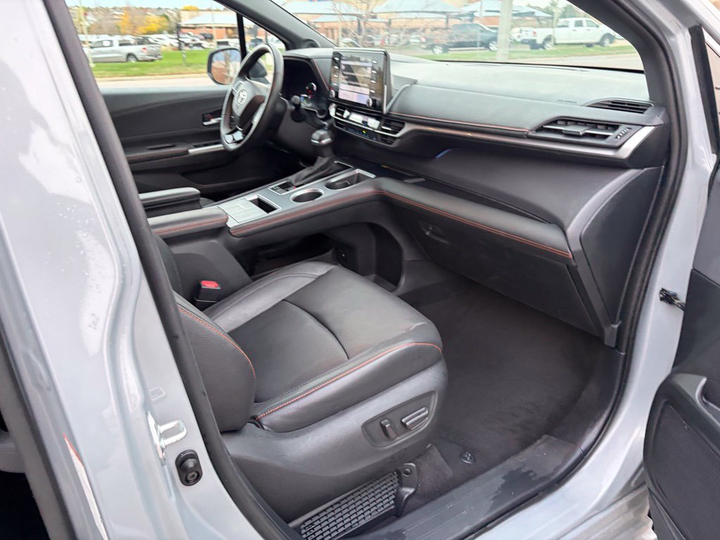 Used 2023 Toyota Sienna XSE w/ XSE Plus Package AWD/4WD image 17