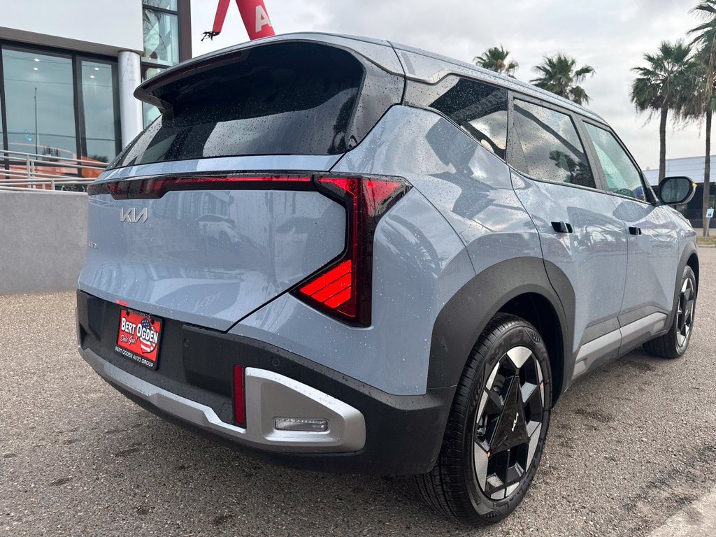 New 2027 Kia Seltos S FWD image 4