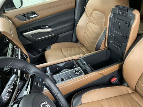Used 2024 Nissan Pathfinder Platinum w/ Black Appearance Package image 25
