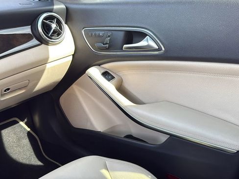 Used 2014 Mercedes-Benz CLA 250 image 19