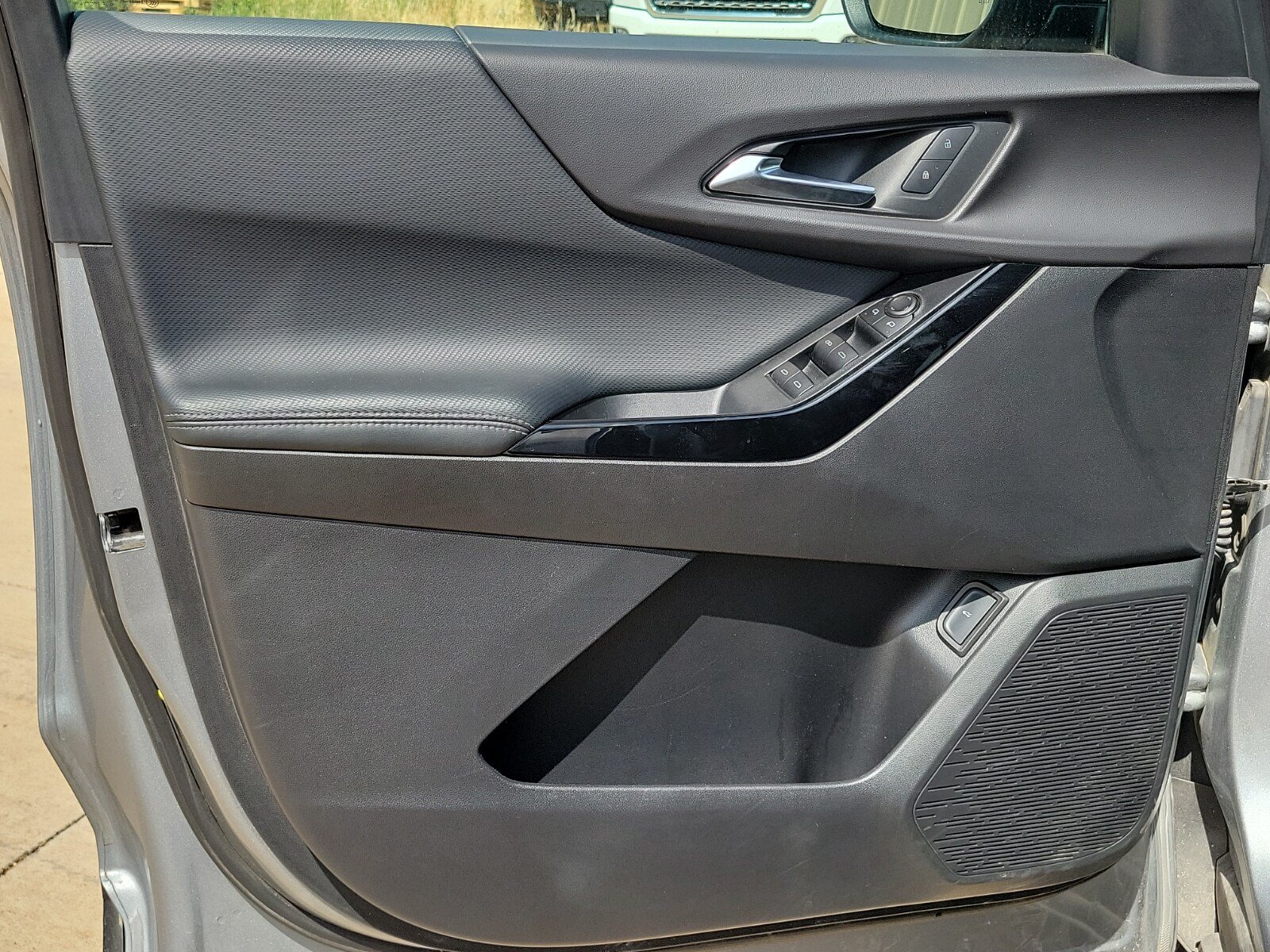 Used 2026 Chevrolet Equinox LT w/ Convenience Package II FWD image 11