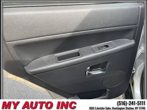 Used 2010 Jeep Grand Cherokee Laredo image 30