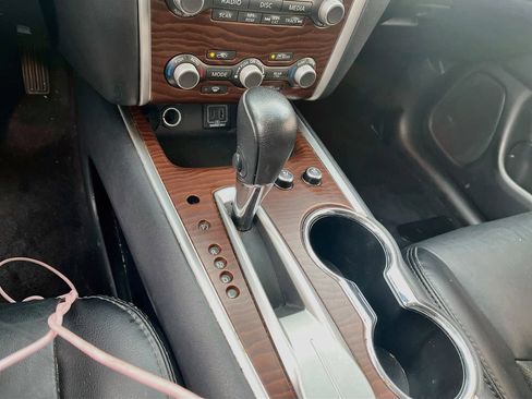 Used 2020 Nissan Pathfinder Platinum FWD image 17