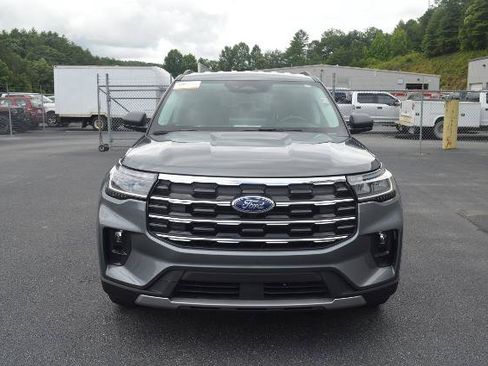 Certified 2025 Ford Explorer Active w/ Active Comfort Package AWD/4WD image 3