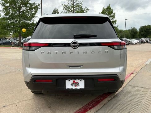 Used 2025 Nissan Pathfinder SV FWD image 6