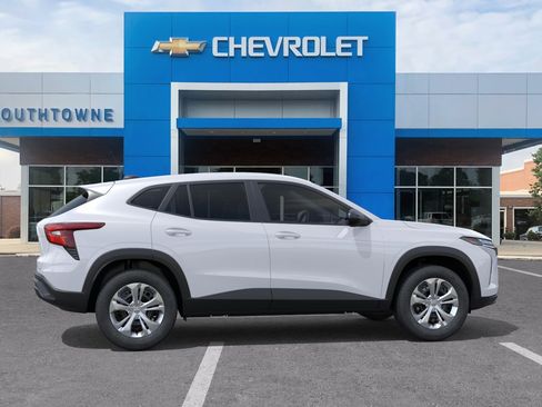 New 2026 Chevrolet Trax LS w/ Driver Confidence Package FWD image 29