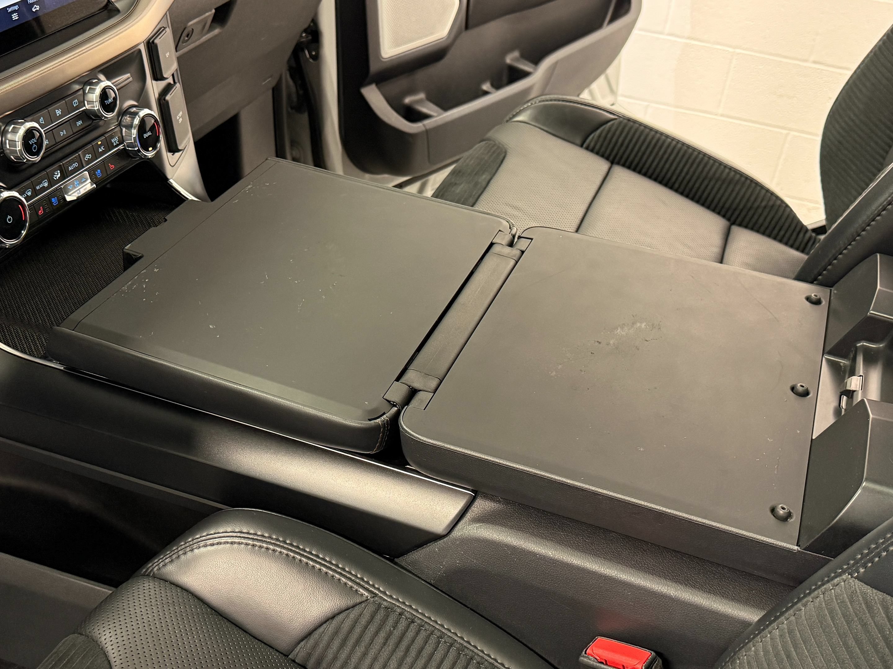 Used 2023 Ford F150 Raptor w/ Raptor Carbon Fibre Package AWD/4WD image 39