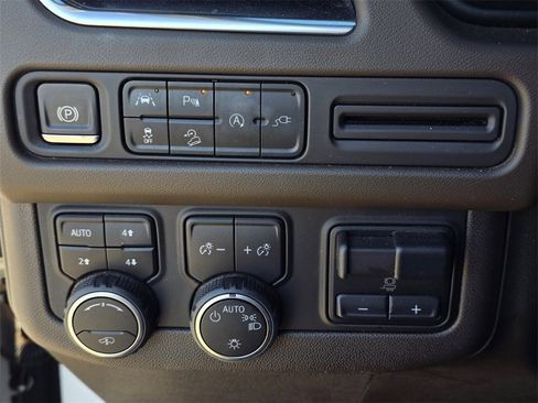 Used 2021 Chevrolet Suburban Z71 w/ Z71 Off-Road Package image 14