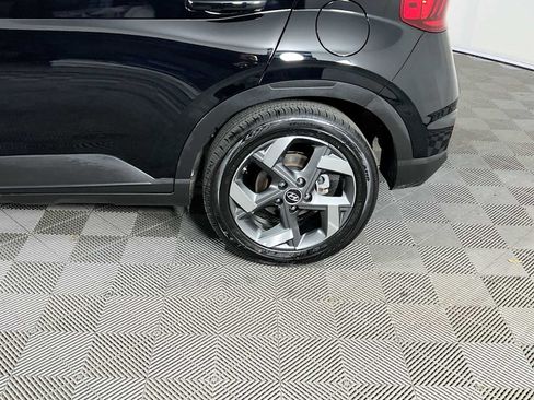 Certified 2025 Hyundai Venue SEL image 30