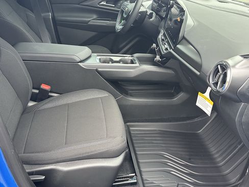 New 2026 Chevrolet Equinox EV LT image 15