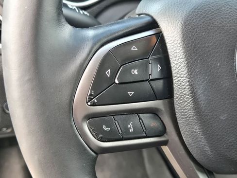 Certified 2019 Jeep Cherokee Latitude Plus w/ Comfort/Convenience Group image 20