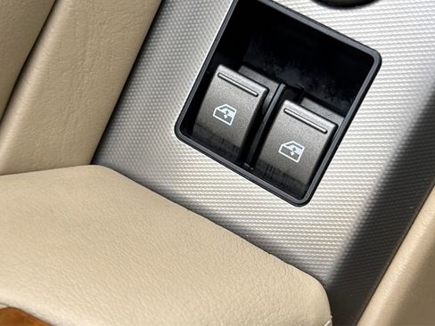 Used 2009 Cadillac XLR RWD image 35