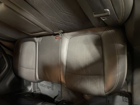 Used 2021 Chevrolet Trax LT w/ LT Convenience Package image 12