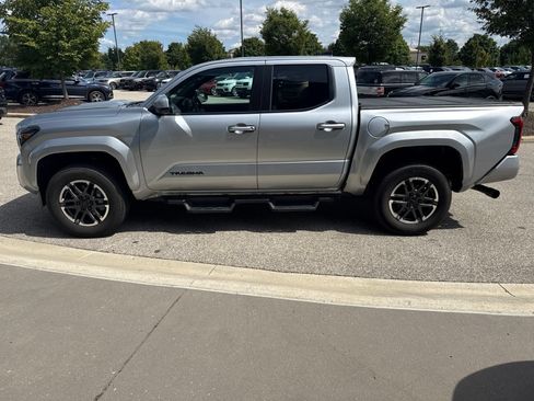 Used 2026 Toyota Tacoma TRD Sport AWD/4WD image 8