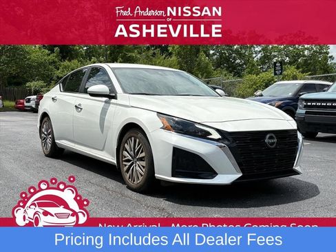 Used 2023 Nissan Altima 2.5 SV FWD image 1