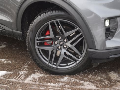 Used 2025 Ford Explorer ST image 31