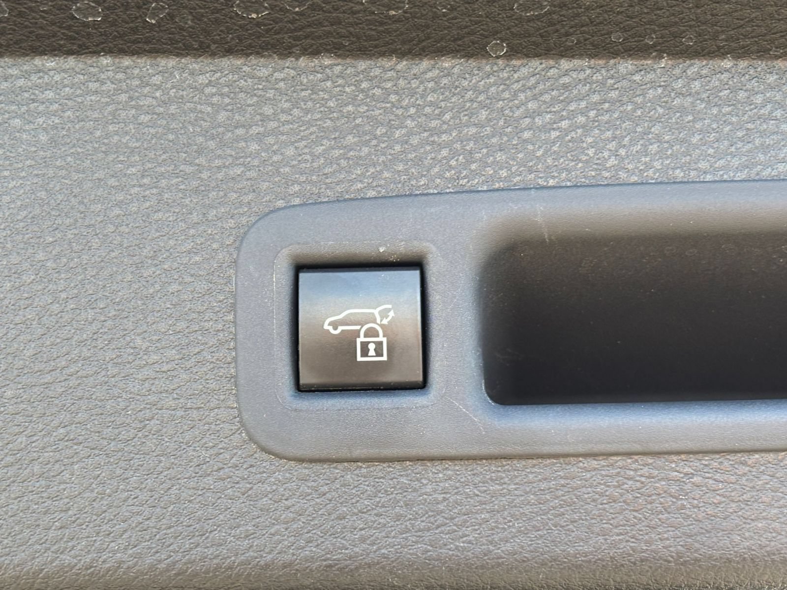Used 2025 Toyota Sienna XLE FWD image 22