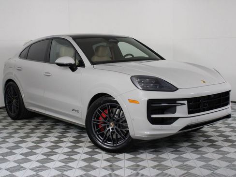 New 2026 Porsche Cayenne GTS image 9