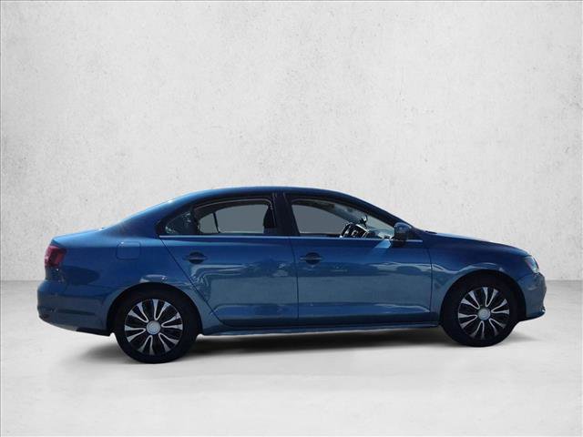 Used 2017 Volkswagen Jetta S w/ Jetta S Cold Weather Package FWD image 4