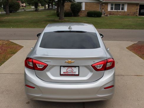 Used 2018 Chevrolet Cruze LT FWD image 9