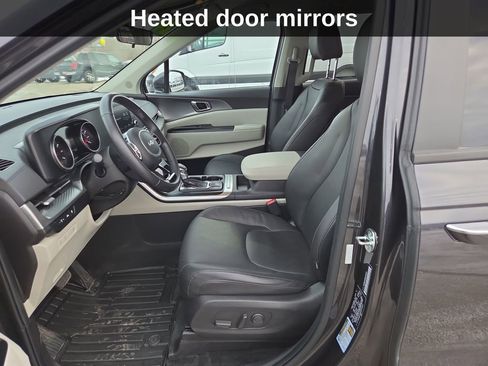 Used 2024 Kia Carnival LX image 12