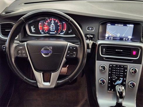 Used 2018 Volvo V60 T5 Dynamic w/ Vision Package image 27