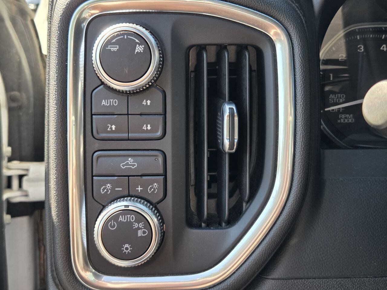 Used 2019 GMC Sierra 1500 SLE w/ SLE Value Package AWD/4WD image 14