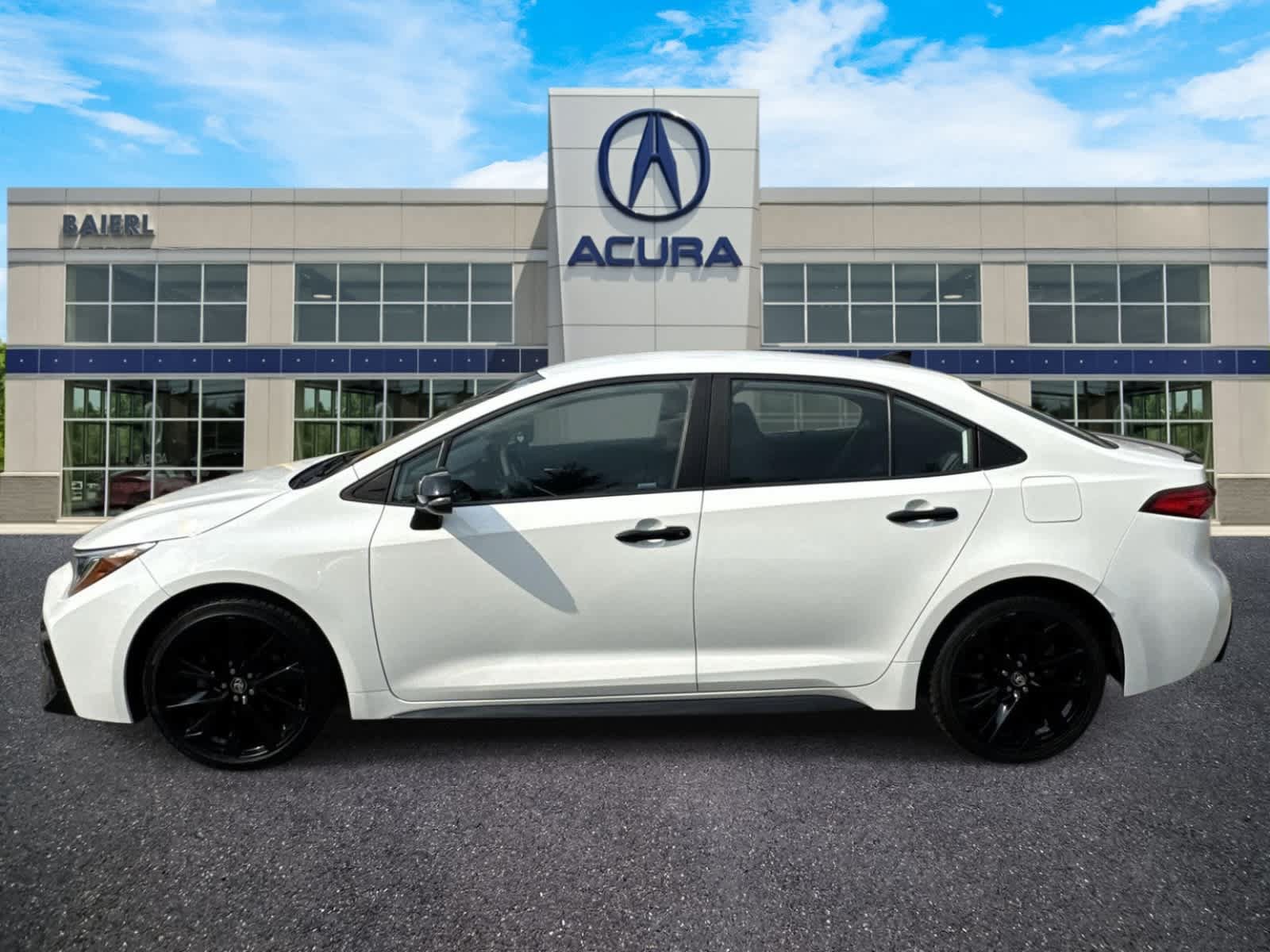 Used 2022 Toyota Corolla SE w/ Carpet Mat Package (TMS) FWD image 2