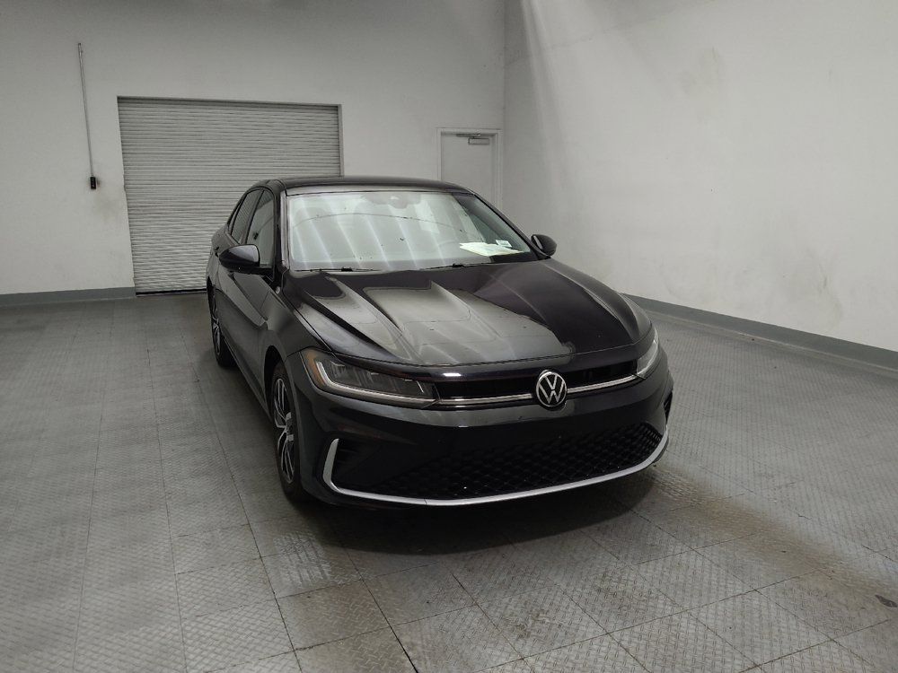 Used 2025 Volkswagen Jetta SE FWD image 14