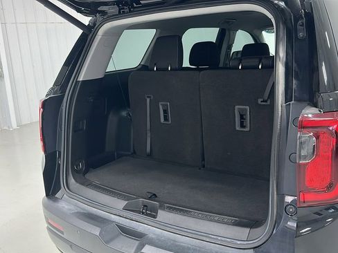 Used 2023 GMC Acadia SLE w/ Driver Convenience Package image 17