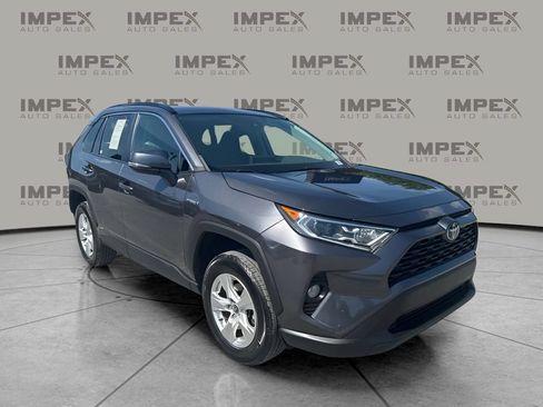 Used 2021 Toyota RAV4 XLE w/ Convenience Package AWD/4WD image 4