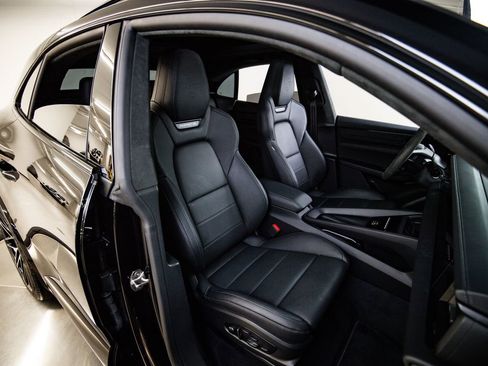 Certified 2025 Porsche Macan Turbo Electric image 30