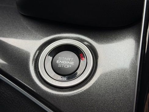 Used 2023 Jeep Grand Cherokee Laredo image 17