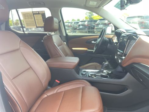 Used 2020 Chevrolet Traverse High Country FWD image 34