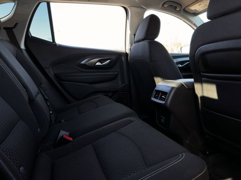 Used 2024 GMC Terrain SLE image 31