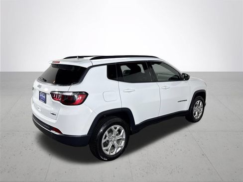 Used 2024 Jeep Compass Latitude AWD/4WD image 6