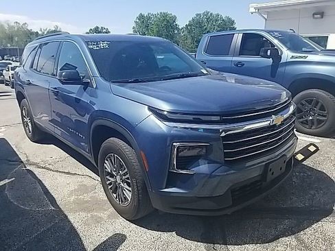 Certified 2025 Chevrolet Traverse LT w/ Driver Confidence Package AWD/4WD image 2