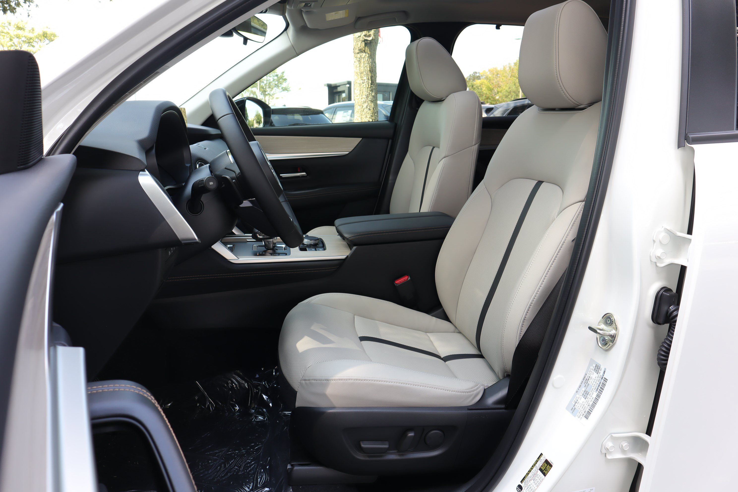 New 2026 MAZDA CX-70 3.3 Turbo w/ Preferred Package AWD/4WD image 9